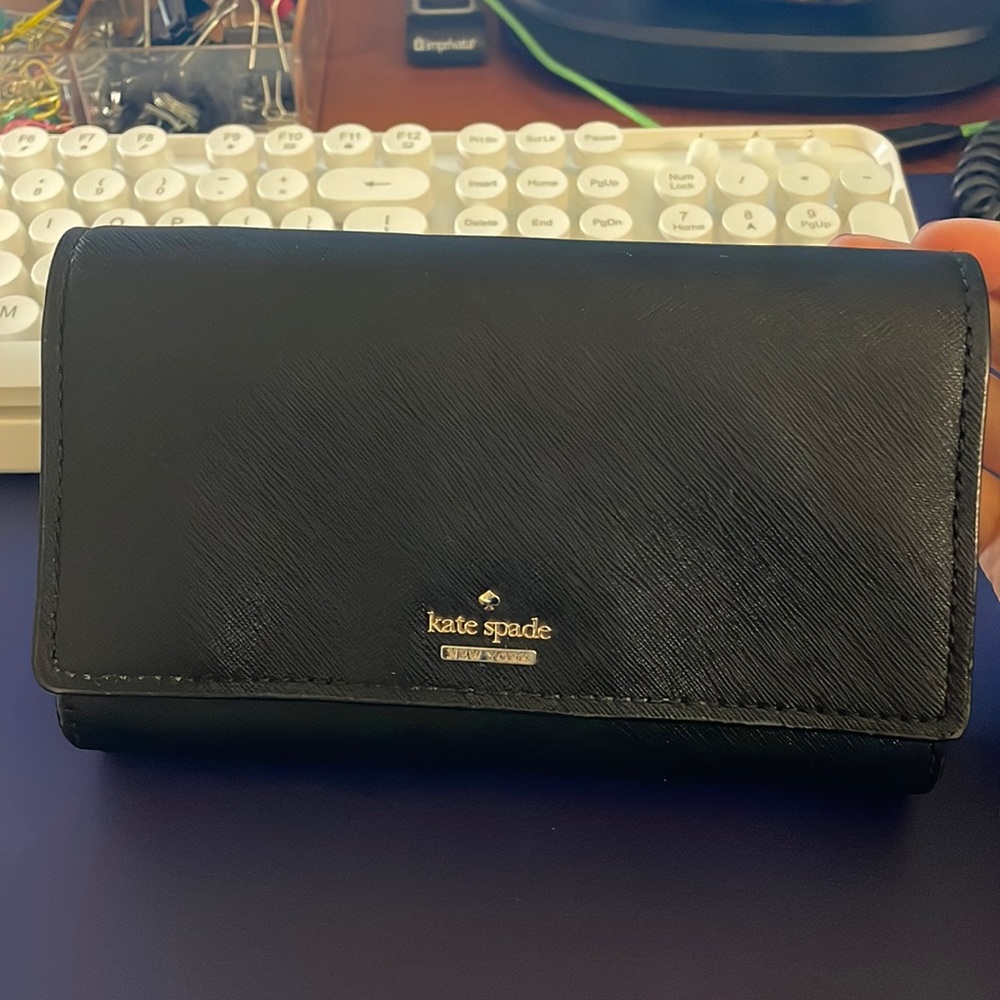 Black wallet Kate spade purse that comes with a strap